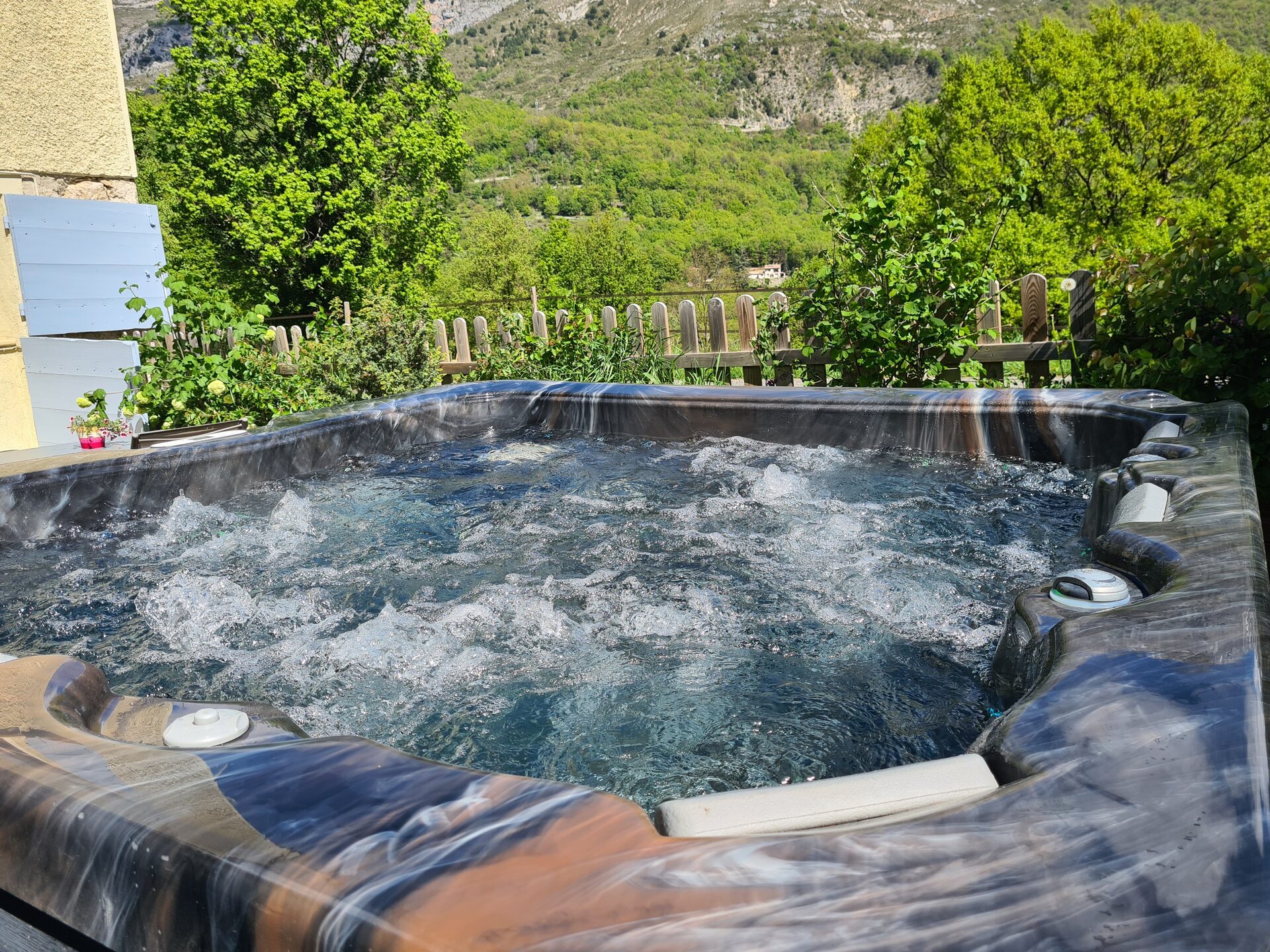 Spa privatif avec vue sur la montagne